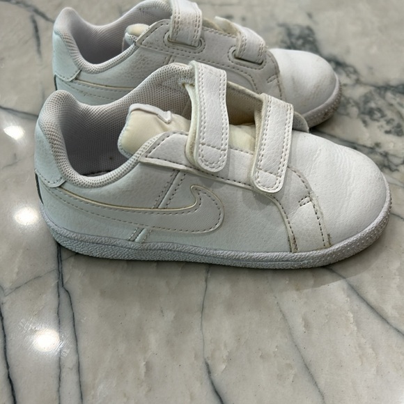 Toddler Nike size 8c - Picture 2 of 4